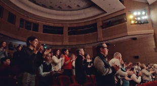 В Коми-Пермяцком театре презентован фильм «Третий звонок»