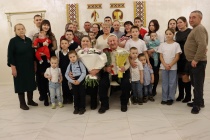 21 ноября 2025 года в отделе ЗАГС администрации Кудымкарского муниципального округа состоялось торжественное чествование супружеской пары Ельцовых Геннадия Афанасьевича и Татьяны Николаевны, которые отметили полувековой Юбилей совместной жизни