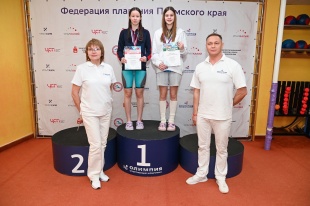 С 14 по 16 февраля в г. Перми проходил чемпионат и первенство Пермского края по плаванию. Спортсменка Арина Чугаева МАУ ДО «ДЮСШ» г. Кудымкара выполнила норматив кандидата в мастера спорта, проплыв 100 метров брассом за 1.16,55, став при этом победителем 