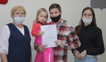 В администрации города Кудымкара молодым семьям вручили свидетельства о праве на получение социальной выплаты