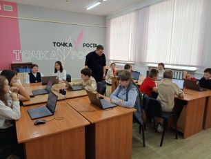 13 октября 2025 года Гимназия № 3 г. Кудымкара распахнула свои двери для мобильного технопарка «Кванториум»